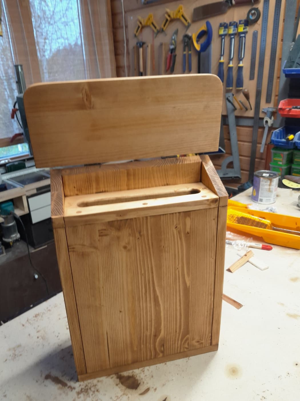 Divpusēja pastkastīte